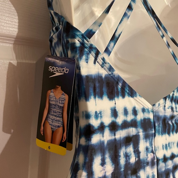 BNWT Women’s Speedo One Piece Swimsuit - Picture 5 of 8